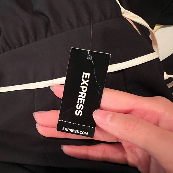 Brand: Express
Size: 2
Color: Black - Picture 5 of 6